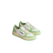 Women's leather sneakers Autry Medalist WB24