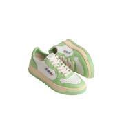 Women's leather sneakers Autry Medalist WB24